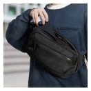 Spigen Klasden KD410 vízálló válltáska kulcstartóval, fekete