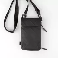 Skinarma Juno telefontartó táska Crossbody, fekete