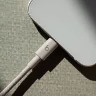   Apple Beats USB-C-Lightning gyári szőtt töltő- és adatkábel, 1.5m, bézs, (MDGD4ZM/A)