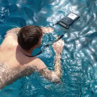   Spigen A611P univerzális vízálló tok, vízfelszínen lebegő, fekete (2db)