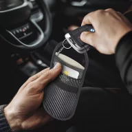   Tech-Protect KLR100 RFID blokkoló kulcstartó tok / táska, Carbon, fekete (autó kulcshoz, bankkártyához)