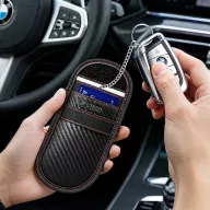   Tech-Protect KLR100 RFID blokkoló kulcstartó tok / táska, Carbon, fekete-piros (autó kulcshoz, bankkártyához)