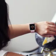   Apple Watch 4-6, SE, SE (2022), SE (2025) (38 / 40 mm) / Watch 7-9 (41 mm) / Watch 10-11 (42 mm), fém pótszíj, milánói stílus, TP MilaneseBand, vörösarany