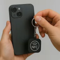   Közösségi média kulcstartó, NFC chippel, Youtube logóval, NFC Keychain, fekete/fehér